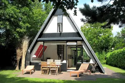 Image de A-House. chalet nl top avec droit de jardin sur le port de plaisance, plage et mer