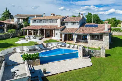 Image de Villa Zanetto - Villa de 162m2 avec piscine de 33m2, terrain naturel clos de 3500m2