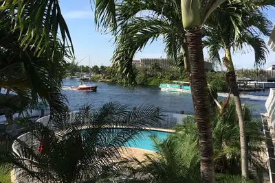 Image de Merveilleuse vue sur l'intercoastal, quai de 30 pieds, plage tranquille