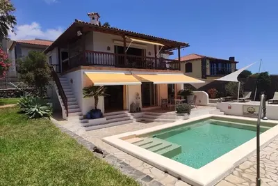Image de Casa Verano Villa confortable avec piscine privée. Adultes seulement