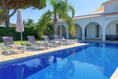 Villa près de la plage avec piscine privée à Fuente del Gallo avec beau jardin, avec climatisation et Internet Wifi - Villa Marko -