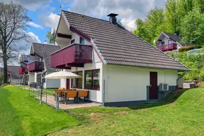 Image de Maison de vacances avec vue sur le lac, se détendre devant la cheminée, se baigner dans le lac, explorer la nature