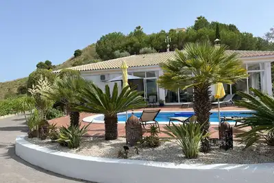 Image de Villa de luxe avec de superbes vues - piscine privée - grand jardin d'hiver