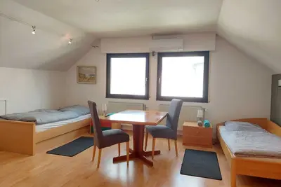Image de 2 x 2 lits. pour 4 personnes, très proche d'Erlangen, Nuremberg, 3 km de l'A3, calme