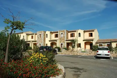 Image de Belle maison mitoyenne avec piscine, terrasse et vue mer