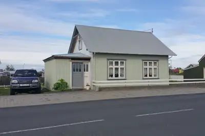Image de Vieille maison en bord de mer, Vulcan Hekla devant la fenêtre, Hg-00005951