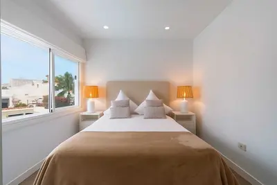 Image de 450 m de la plage, maison de vacances très privée, terrasse sur le toit, piscine commune