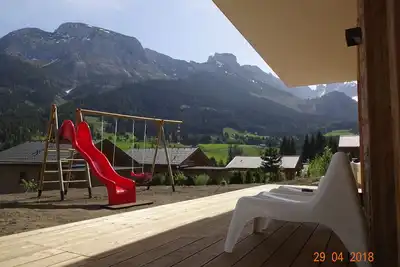 Chalet moderne, nouvellement construit en 2017, 5 chambres m. Salle de bains, entrée de piste directe