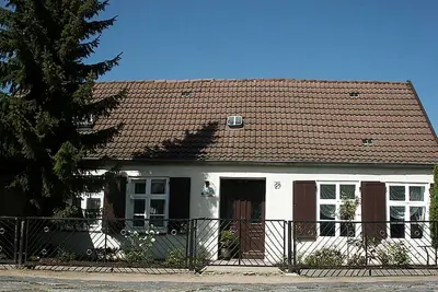 Image de Terminez 1. Étage d'une maison pour deux familles dans la plus jeune station balnéaire de Rügen, Altefähr