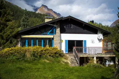 Image de Abondamment maison spacieuse entourée par la beauté du Tyrol oriental Nature