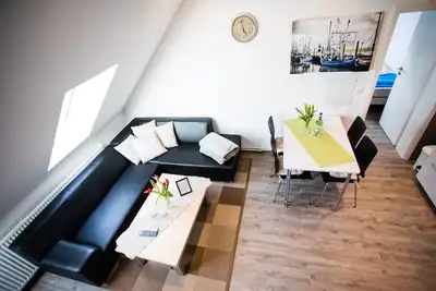 Image de Appartement duplex moderne, lumineux, à quelques minutes de la plage, endroit calme