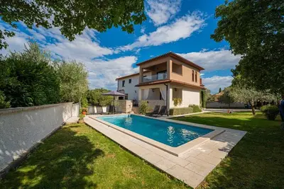 Image de Villa Tina * 1900 m2 de jardin, piscine privée, terrasse avec grill, WiFi