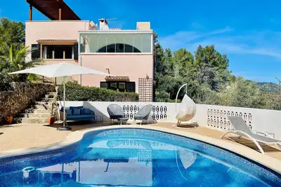 Villa avec piscine et vue de rêve sur Palma, 8000 m² de terrain, lit de repos, luxueux jacuzzi.