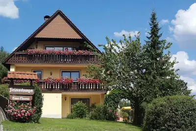 Image de Appartement pour 2-3 personnes sur le versant sud avec Vue et possibilité d'excursions