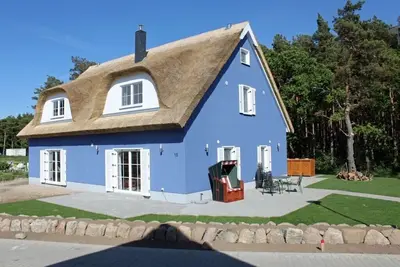 Image de Maison de vacances exclusive entre Bodden et la mer Baltique directement dans la forêt - WiFi gratuit