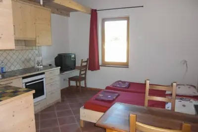 Image de Appartement calme pour deux avec piscine et près de la rivière