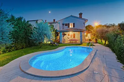 Image de Maison de vacances Albino * jardin, piscine privée, terrasse avec barbecue, WiFi