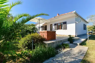 Grande maison dans un village calme sur la plage