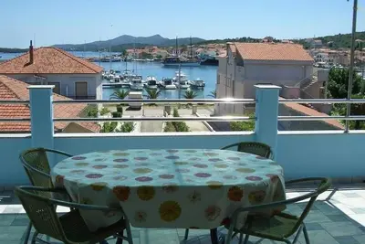 Image de Appartement dans Kukljica avec vue mer, terrasse, Climatisation, Wifi (4567-3)