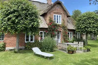 Image de Maison au toit de chaume dans un endroit isolé fantastique près de St. Peter-Ording
