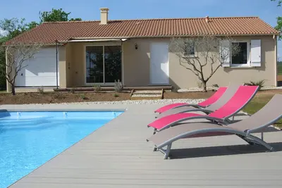 Image de Maison individuelle grand confort avec piscine 3 chambres, 2 Sdb pour 6 person.
