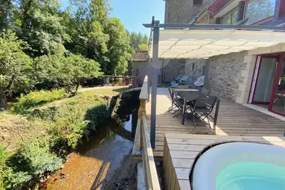 Image de Moulin, bord de l'eau  grande terrasse 90m2  avec jaccuzi, proche mer