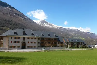 Image de Appart. Classique en résidence avec piscine et vue montagne