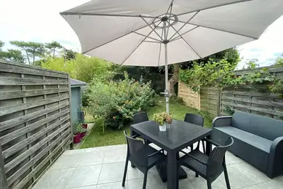 Image de Chiberta, maison T2, chambre clim, terrasse\/jardin; plages, golfs, tout à pied!