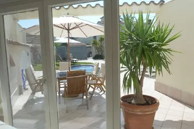 Image de Maison avec piscine, à 500 m de la plage de Empuriabrava, endroit calme, 8 pax