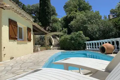 Image de Villa de caractère avec Piscine et vue sur les îles du Levant et Portcros