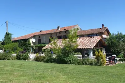 Image de Ferme traditionnelle, piscine, vue panoramique sur les pyrénées, tt confort.