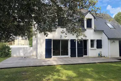 Image de Belle maison proche plages, spacieuse terrasse, jardin clos arboré