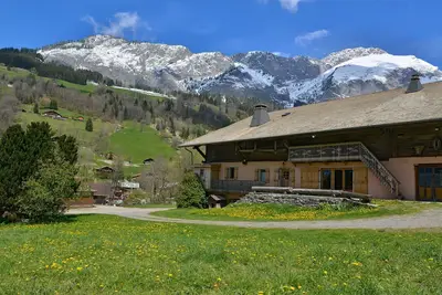 Image de Ancienne Ferme Rénovée Chalet De 180m² classé ** au cœur des Portes du Soleil