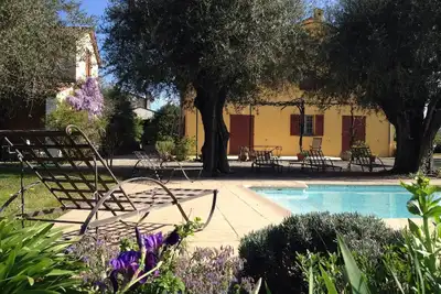 Image de Proche Cannes, Bastide authentique oliviers centenaires, piscine, climatisation