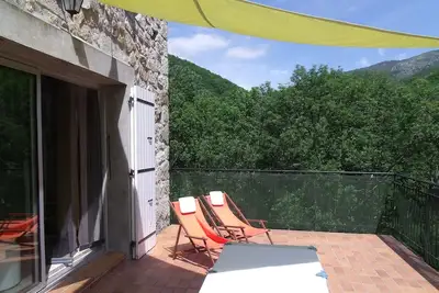 Image de Bergerie rénovée en pleine nature grande terrasse accès plage privée rivière.