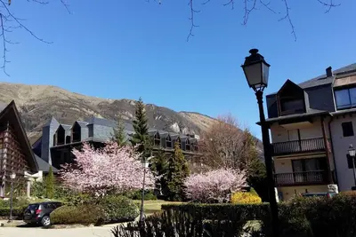 Image de Beau 54 M2 dans parc thermal, confortable, près de tout, 6 pers, garage couvert