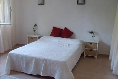 Image de Appartment plein-pied dans grand jardin arboré, fleuri
