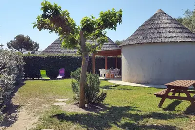 Image de Maison de pêcheur clim wifi grand jardin et pergola piscine  sauna hammam