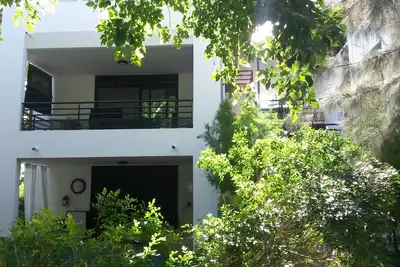 Image de Appartement lumineux à 80 mètres du lagon, avec grande terrasse couverte