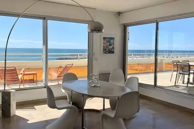 Image de Très bel appartement de 120 m2 terrasse de 60 m2 front de mer