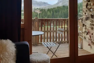 Image de Cœur de station, T2, terrasse plein sud, déco soignée, 4 couchages. Tout à pieds.