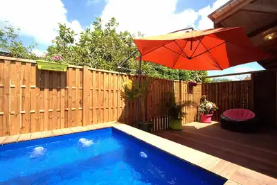 Image de Joli F2 avec terrasse et petite piscine privée