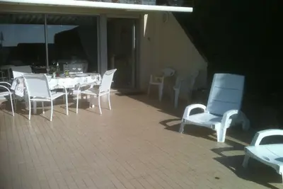 Image de Bord-mer, pas-vis à vis, Rez-Jardin, Terrasse. park. privé, orienté Sud, Confort