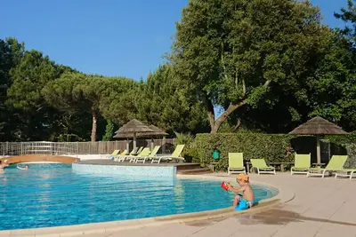 Image de Maison de 62m² pour 6/8 personnes dans résidence calme, boisée et piétonnière