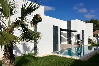 Image de Villa Contemporaine Au Calme Avec Piscine Et Jardin Privatifs