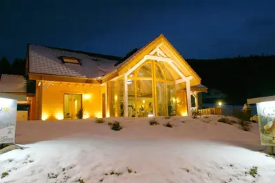 Image de Chalet Du Pont Des Fees Sauna, Billard, Jaccusi, Bien situé, lac et pistes ski