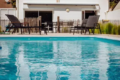 Image de Maison familiale avec piscine chauffée à 350 m de la mer, Wifi