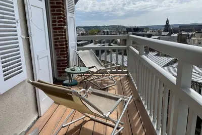 Image de 2 pièces balcon-terrasse centre-ville dans maison ancienne, tout à pied!