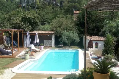 Image de Villa provençale au pied du Garbalan, plein sud, très calme avec piscine privée.