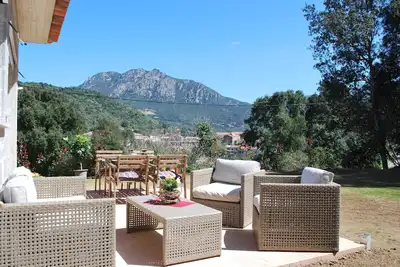 Image de Villa indépendante de 55 mètres, climatisée avec jardin arboré de chênes